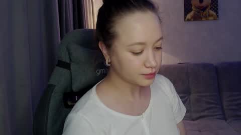 _lalune_ online show from November 8, 2025, 3:29 am