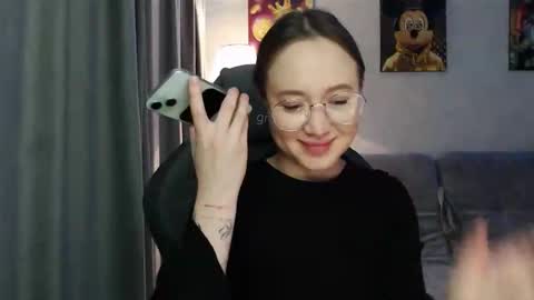 _lalune_ online show from January 14, 2026, 2:01 pm