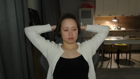 _lalune_ online show from March 26, 2026, 3:17 pm