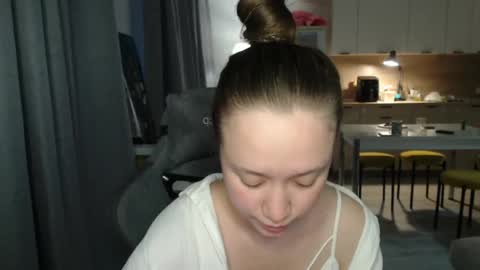 _lalune_ online show from March 31, 2026, 3:01 pm