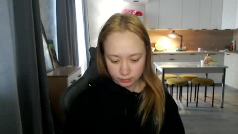 Snapshot of _lalune_ chatting on May 3, 2026, 4:07 am _lalune_ online show from May 3, 2026, 4:07 am