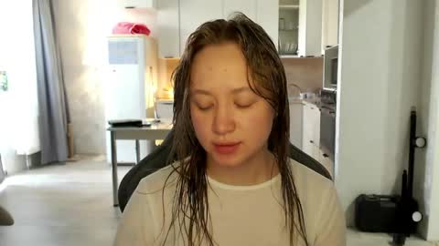 Snapshot of _lalune_ chatting on June 6, 2026, 10:42 am _lalune_ online show from June 6, 2026, 10:42 am