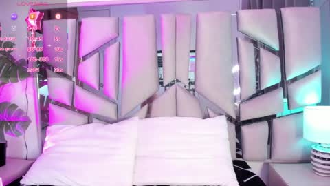 Lanna  online show from March 27, 2026, 11:21 am