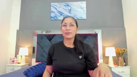 Lauralove online show from October 21, 2025, 7:36 pm