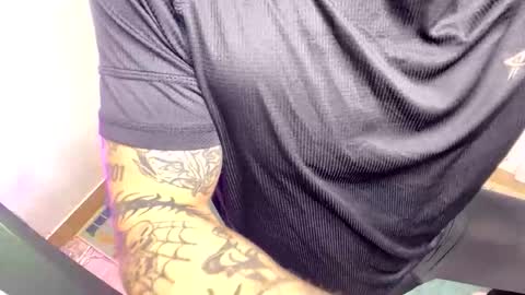 Layne online show from November 5, 2025, 9:31 am