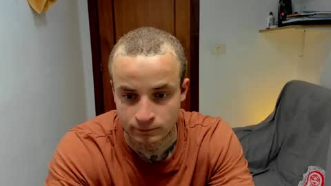 Snapshot of _layne chatting on April 29, 2026, 12:31 pm Layne online show from April 29, 2026, 12:31 pm