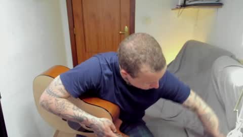 Snapshot of _layne chatting on May 1, 2026, 12:10 pm Layne online show from May 1, 2026, 12:10 pm