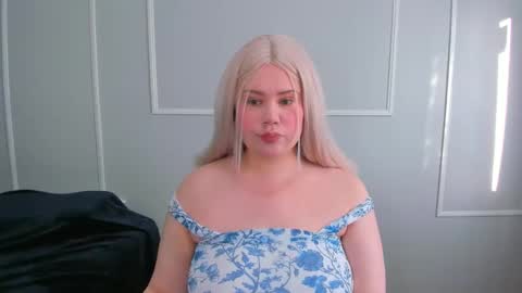 Snapshot of _leana_oo chatting on December 5, 2025, 2:14 pm leana online show from December 5, 2025, 2:14 pm