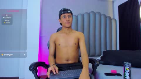 _leohot_ online show from December 21, 2025, 3:35 am