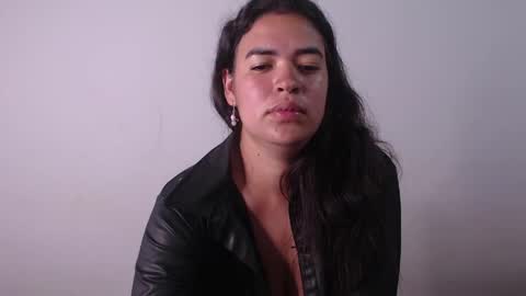 Snapshot of _leslie chatting on May 3, 2026, 1:44 am Leslie online show from May 3, 2026, 1:44 am