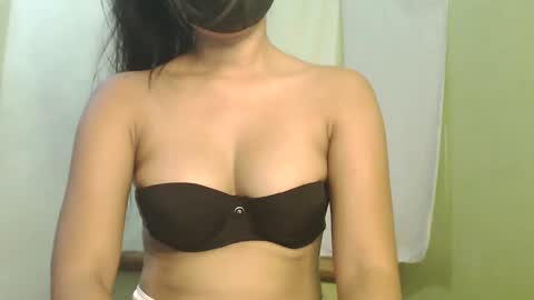 Snapshot of _lilies_gigi_ chatting on December 17, 2025, 12:05 am _lilies_gigi_ online show from December 17, 2025, 12:05 am