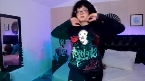 Liily online show from April 8, 2026, 10:32 pm