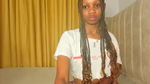 Littlevenus online show from November 29, 2025, 11:19 pm