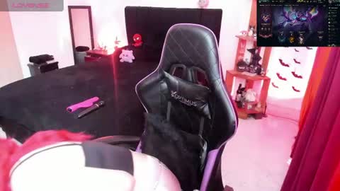 Snapshot of _lucyx__ chatting on June 18, 2026, 7:29 pm Queen. Help me reach 100 thumbs up online show from June 18, 2026, 7:29 pm