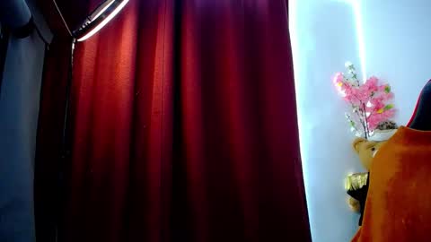 Snapshot of _luna10 chatting on December 13, 2025, 9:42 pm _luna10 online show from December 13, 2025, 9:42 pm