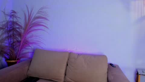  Luna  online show from December 18, 2024, 8:14 pm