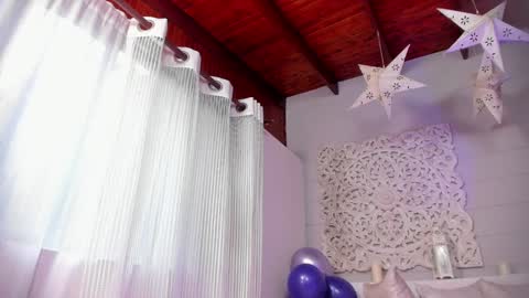  Luna  online show from February 7, 2025, 12:28 pm