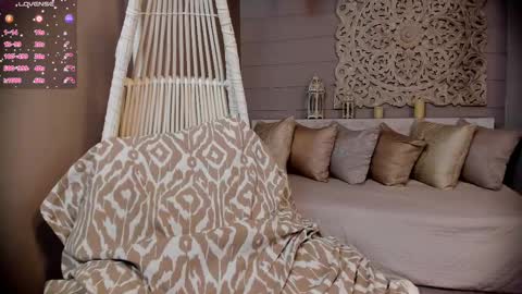  Luna  online show from February 18, 2025, 12:39 pm