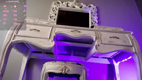  Luna  online show from March 3, 2025, 11:55 am