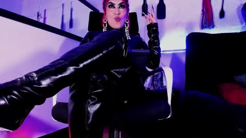 MISS LUNA online show from December 20, 2024, 5:04 am