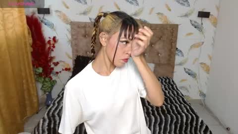 Luna Make me wet please  online show from April 16, 2026, 9:04 pm