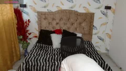 Luna Make me wet please  online show from April 16, 2026, 9:50 pm