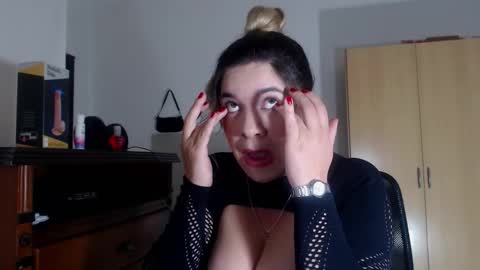 Snapshot of _lunagold_ chatting on February 4, 2026, 2:01 pm _lunagold_ online show from February 4, 2026, 2:01 pm