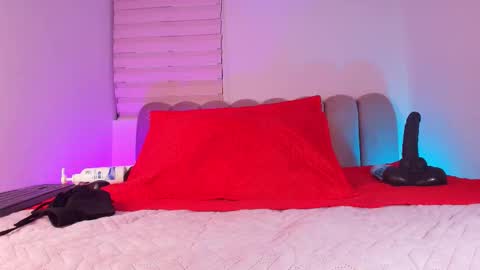 Maddy online show from November 22, 2025, 12:04 pm