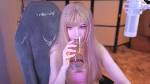 Mariko online show from October 12, 2025, 3:11 pm