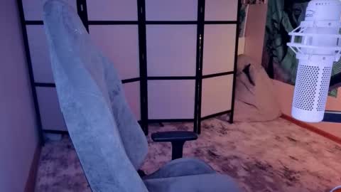 Mariko online show from December 21, 2025, 3:19 pm