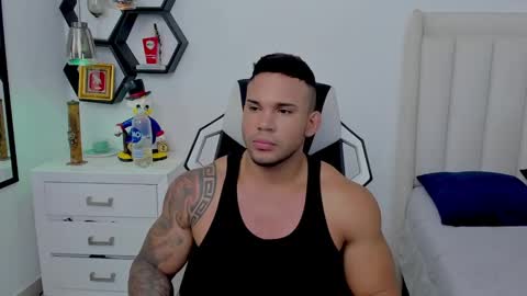 _matthew_santos_ online show from December 16, 2024, 11:39 pm