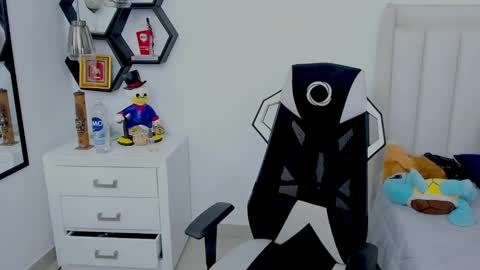 _matthew_santos_ online show from December 20, 2024, 1:22 pm