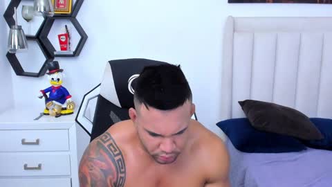 _matthew_santos_ online show from January 26, 2025, 11:28 am