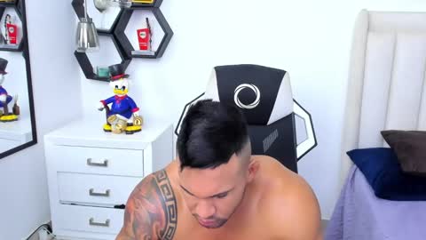 _matthew_santos_ online show from February 5, 2025, 3:02 am