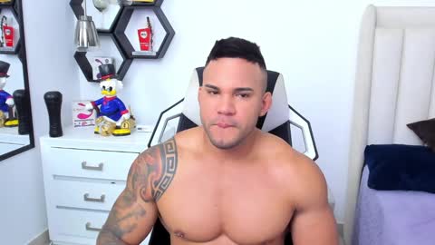 _matthew_santos_ online show from February 9, 2025, 1:14 pm