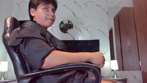 Snapshot of _maximo_1 chatting on May 6, 2026, 2:55 pm _maximo_1 online show from May 6, 2026, 2:55 pm