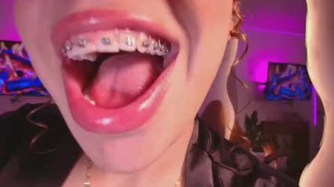 Snapshot of _megan_akbar chatting on November 11, 2025, 12:27 pm Marce online show from November 11, 2025, 12:27 pm