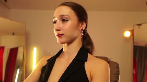 Snapshot of _meganmeow_ chatting on December 5, 2024, 3:48 am Saturday - start 2030-2130 GMT online show from December 5, 2024, 3:48 am