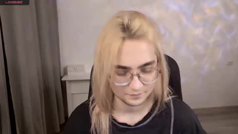 _meow_neko_ online show from March 23, 2026, 7:18 pm