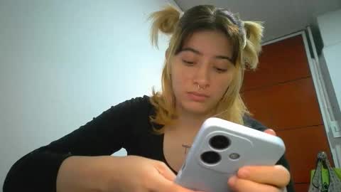 Mia-foster online show from March 18, 2026, 11:52 pm