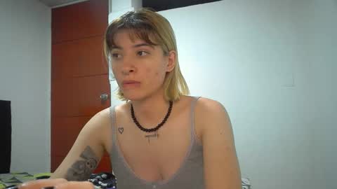 Mia-foster online show from April 26, 2026, 2:31 am