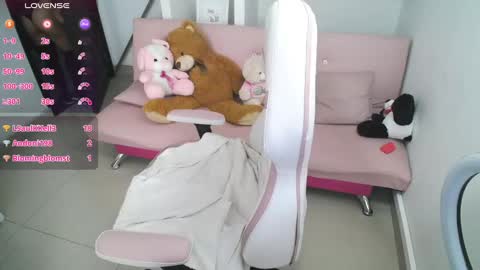  Mia  online show from December 14, 2024, 4:20 pm