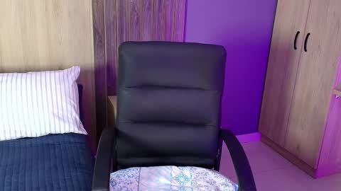 _miamiller_ online show from March 3, 2025, 11:03 pm