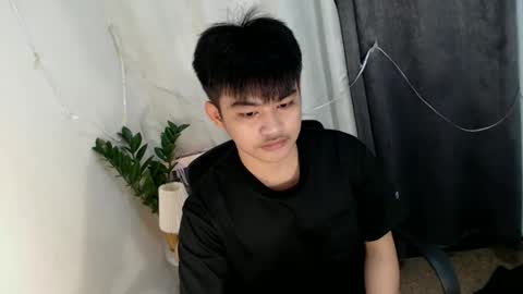 Snapshot of _mikko_moto_ chatting on April 13, 2026, 11:27 am _mikko_moto_ online show from April 13, 2026, 11:27 am