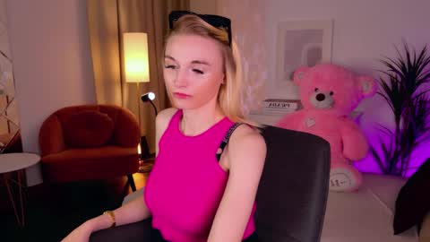 Mila online show from May 19, 2026, 1:17 pm