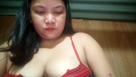 Snapshot of _milkytitsmomxx_ chatting on May 3, 2026, 5:30 pm _milkytitsmomxx_ online show from May 3, 2026, 5:30 pm