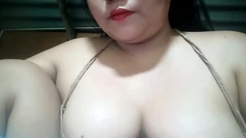 Snapshot of _milkytitsmomxx_ chatting on May 9, 2026, 4:56 pm _milkytitsmomxx_ online show from May 9, 2026, 4:56 pm