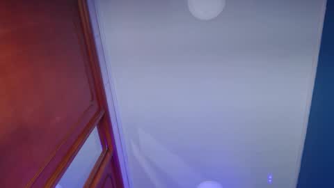 _milu23_ online show from December 2, 2025, 1:50 pm