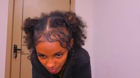 Mimi online show from April 3, 2026, 2:37 pm