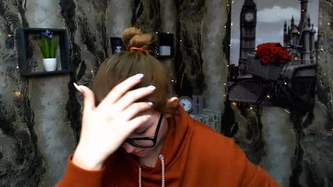 Snapshot of _miraterri_ chatting on February 19, 2025, 10:56 am Mira online show from February 19, 2025, 10:56 am